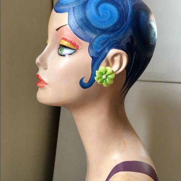 Vintage Green Flower with pearl statement earrings - Picture 7 of 9